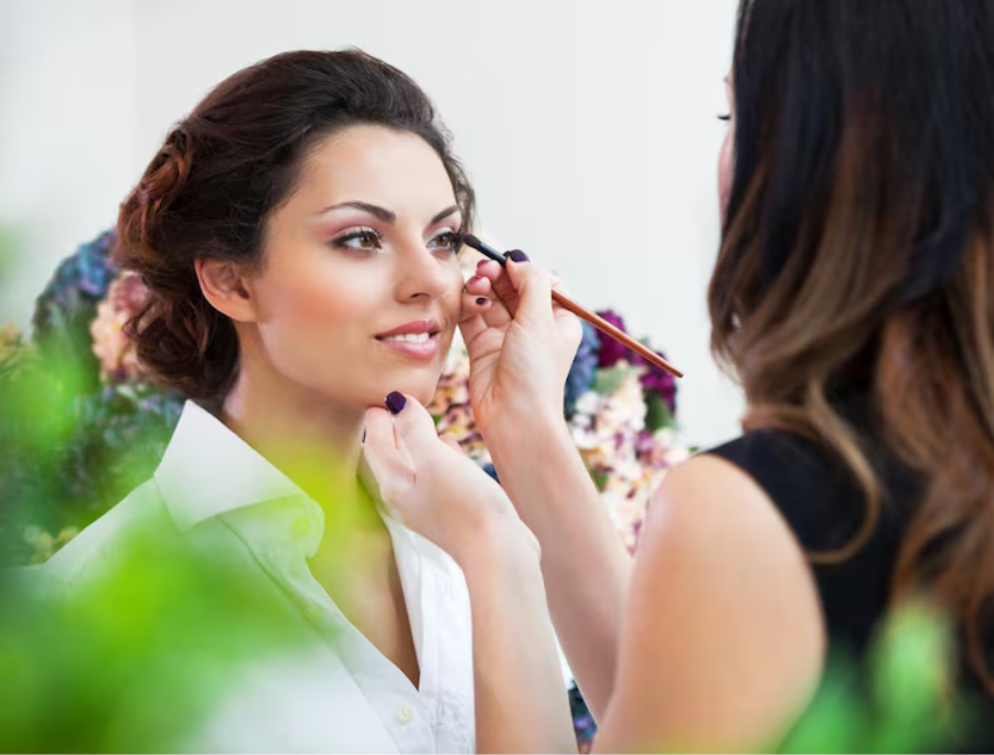 How Can Aspiring Makeup Artists Build a Successful Career?